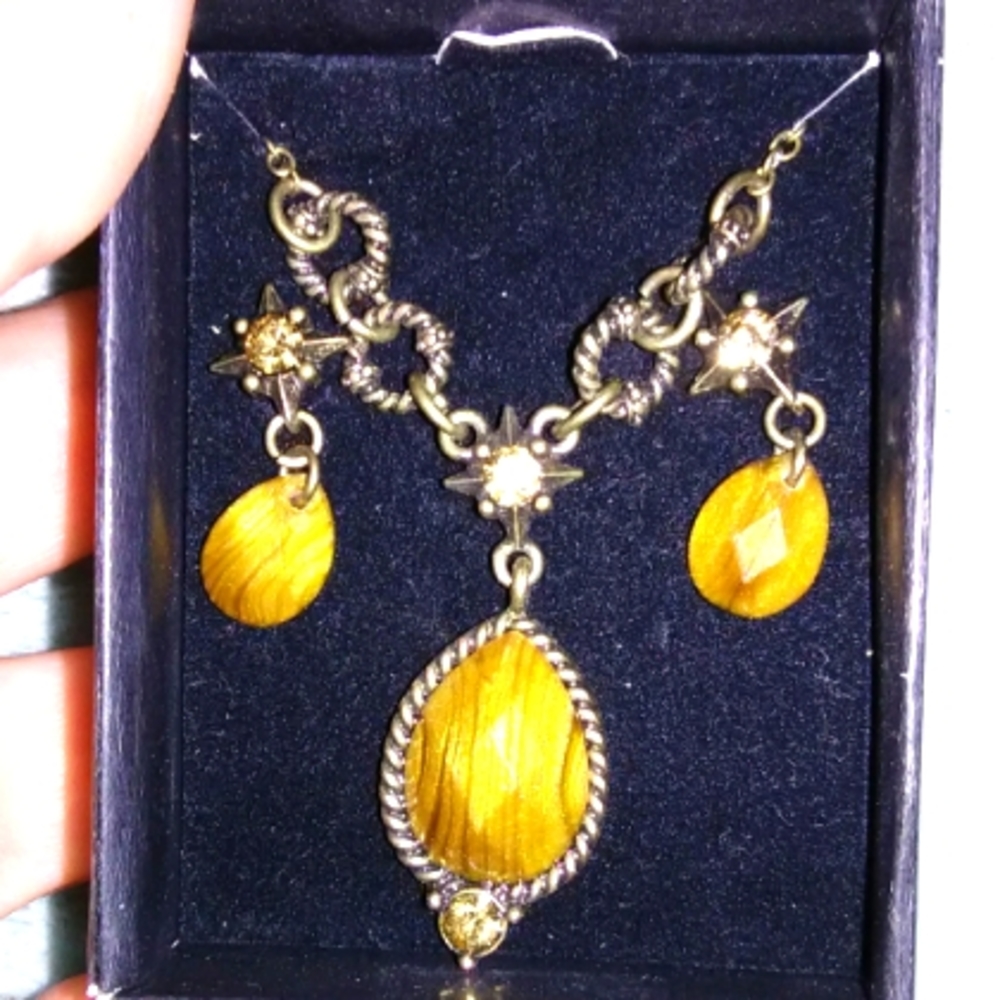 Vintage Avon necklace